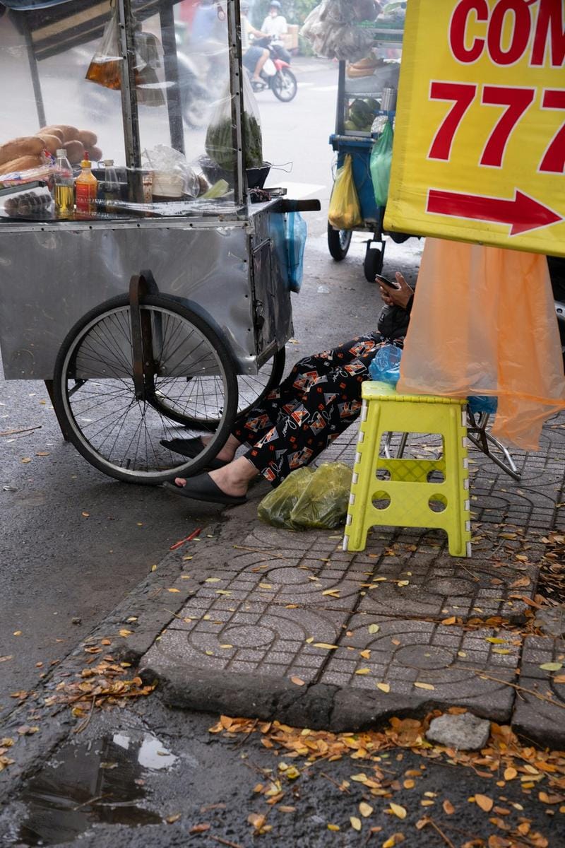 Finding Humor in Everyday Life Through Relatable Mishaps and Stories