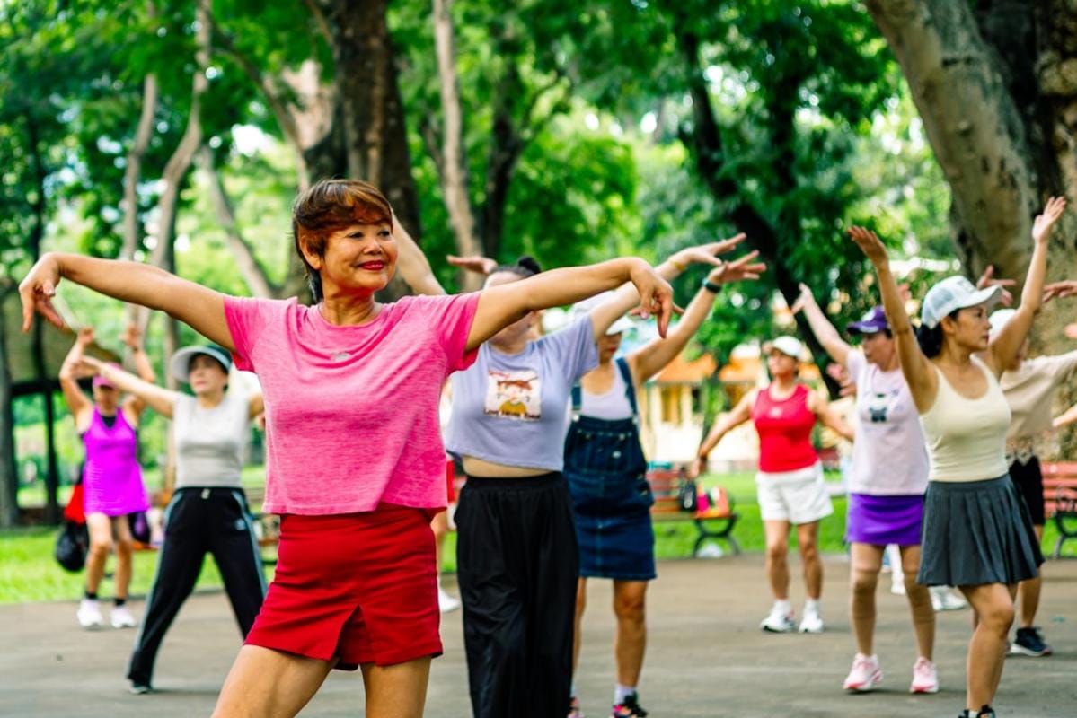 Adopting Healthy Lifestyles Significantly Reduces Long-Term Risk of Multiple Chronic Diseases